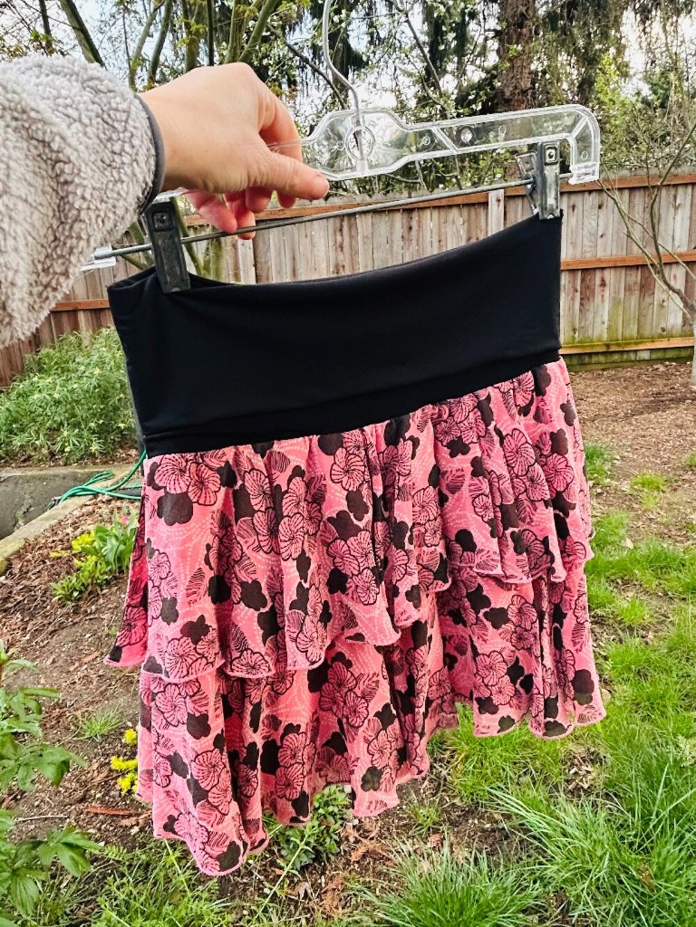 BEBE Floral Silk Ruffle Layered Mini Skirt Stretch Waist MEDIUM Vintage